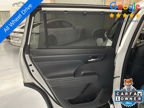 Used 2023 Toyota Highlander XLE AWD/4WD image 34