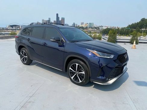 Used 2022 Toyota Highlander XSE AWD/4WD image 1