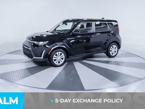 Used 2025 Kia Soul LX image 3