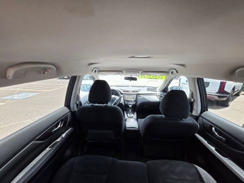 Used 2016 Nissan Rogue SV FWD image 12