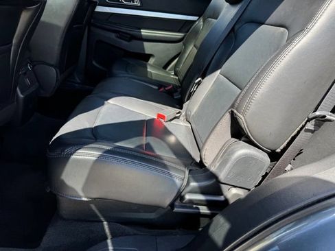 Used 2017 Ford Explorer XLT w/ Equipment Group 202A AWD/4WD image 11