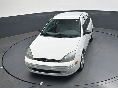 Used 2003 Ford Focus ZX5 Hatchback image 17