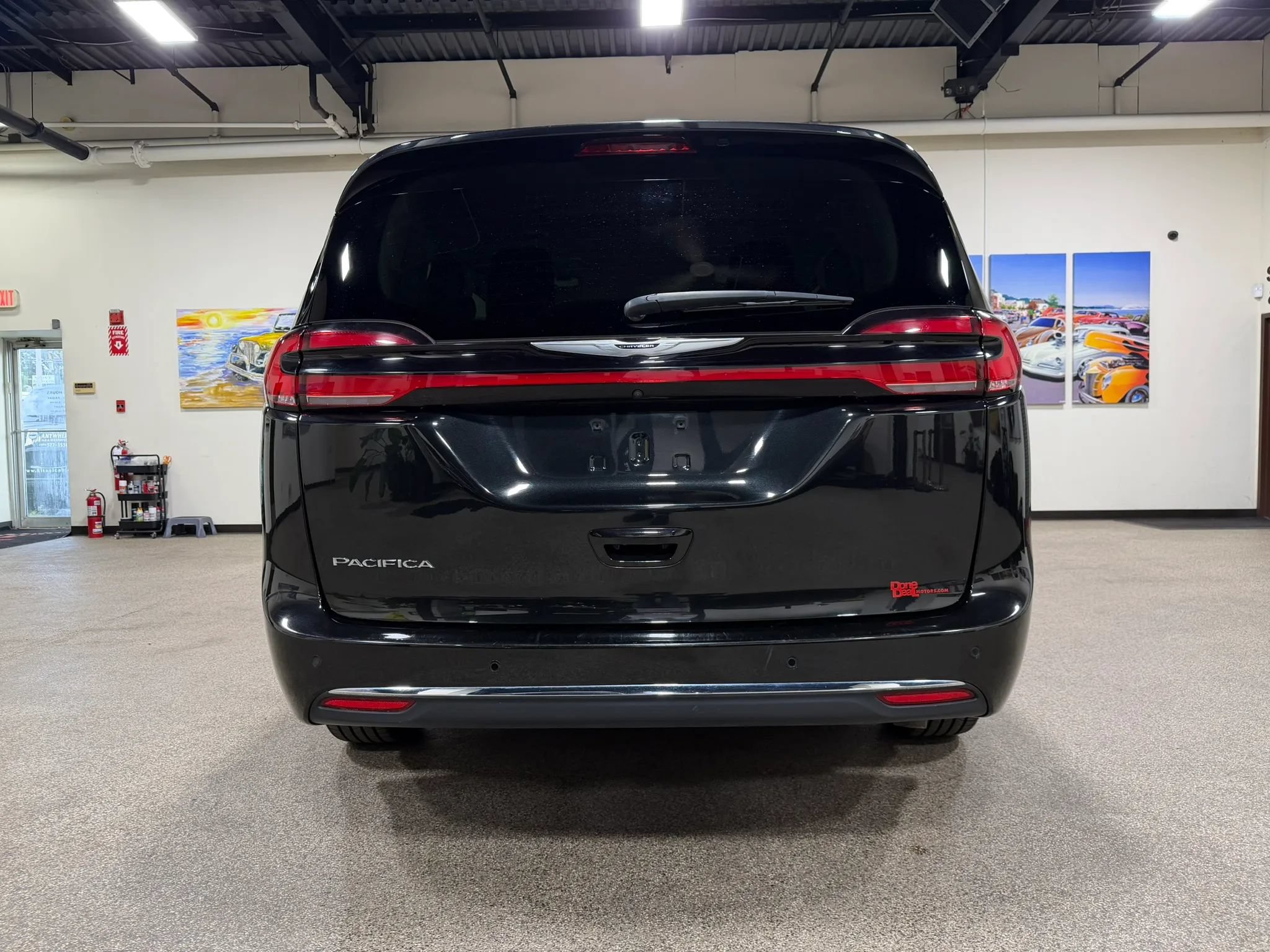 Used 2023 Chrysler Pacifica Touring-L FWD image 6