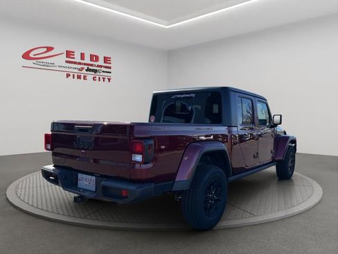 Used 2022 Jeep Gladiator Sport AWD/4WD image 6