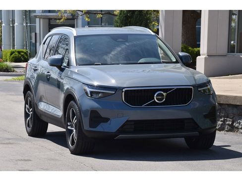 Certified 2023 Volvo XC40 B5 Core w/ Convenience Package AWD/4WD image 2