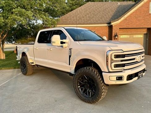 Used 2025 Ford F250 Platinum w/ Platinum Plus Package image 11