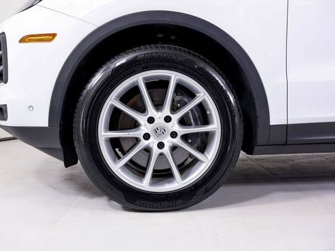 Used 2024 Porsche Cayenne image 23
