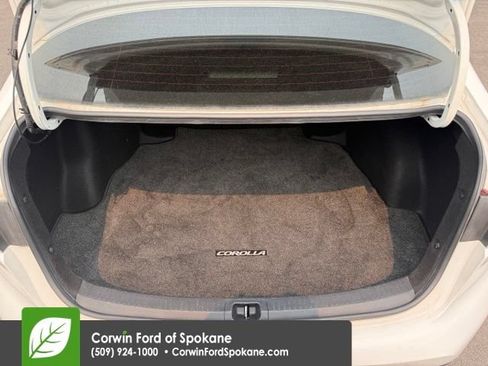 Used 2021 Toyota Corolla LE w/ Carpet Mat Package (TMS) FWD image 17