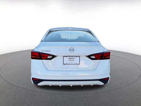 Used 2025 Nissan Altima 2.5 SV FWD image 12