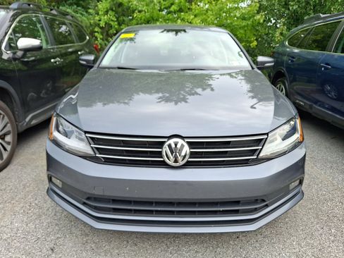 Used 2017 Volkswagen Jetta SEL FWD image 2