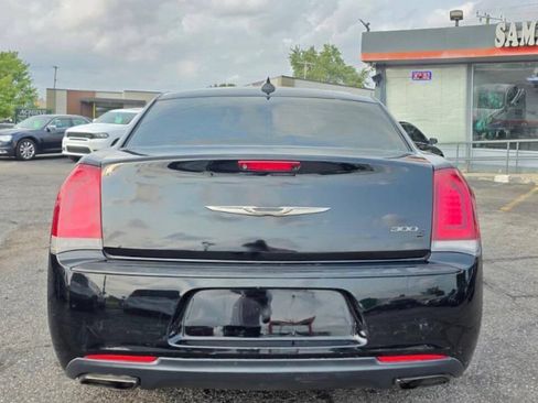Used 2018 Chrysler 300 S w/ 300S Alloy Package RWD image 11