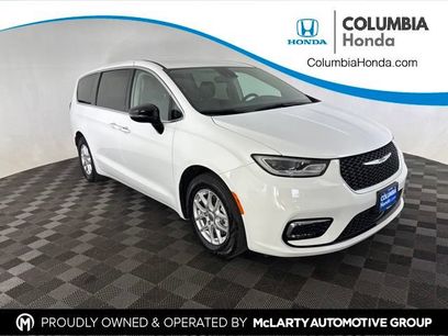 Used 2024 Chrysler Pacifica Touring-L