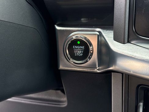 Used 2022 Ford F150 Lariat image 30