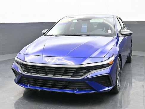 Certified 2025 Hyundai Elantra Sport image 8