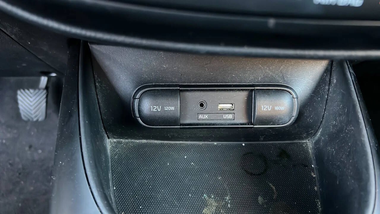 Used 2015 Kia Soul FWD image 11