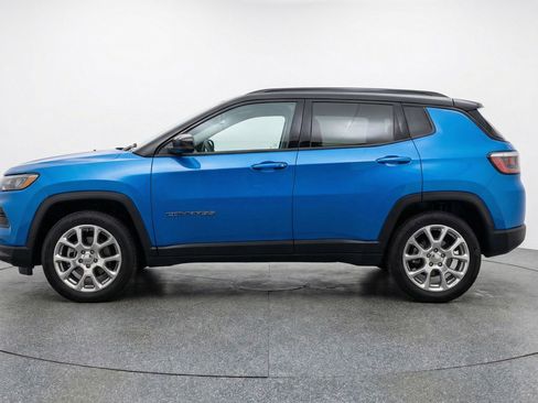 Used 2025 Jeep Compass Limited AWD/4WD image 5