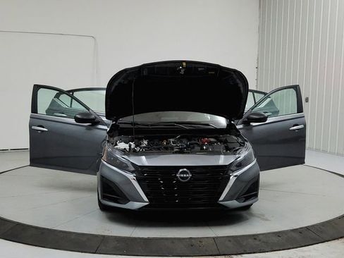 Used 2025 Nissan Altima 2.5 SV image 10