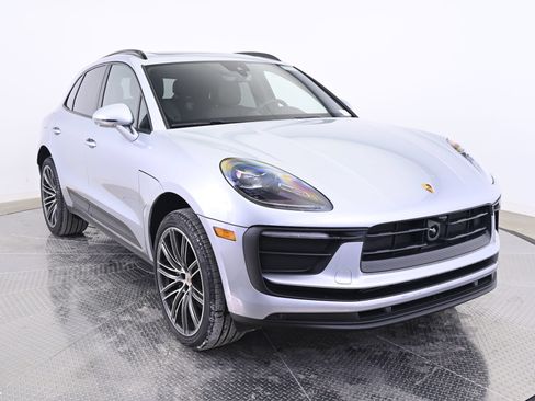 Used 2026 Porsche Macan AWD/4WD image 9