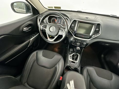 Used 2018 Jeep Cherokee Latitude Plus w/ Comfort/Convenience Group AWD/4WD image 9
