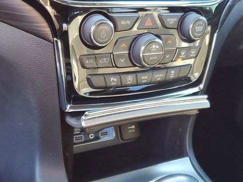 Used 2020 Jeep Grand Cherokee Altitude image 19