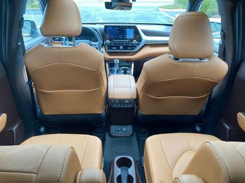 Used 2021 Toyota Highlander Platinum AWD/4WD image 26