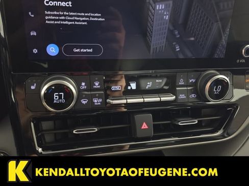 Used 2023 Toyota Highlander XLE AWD/4WD image 19