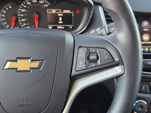 Certified 2022 Chevrolet Trax LT w/ LT Convenience Package image 24