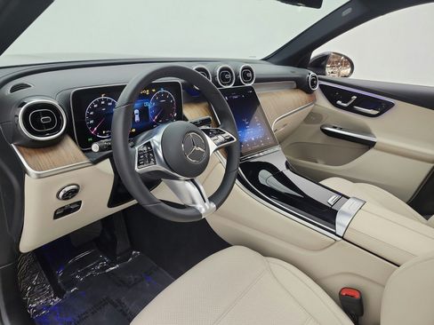 Used 2024 Mercedes-Benz GLC 300 4MATIC image 12