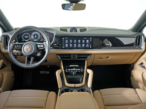 Certified 2024 Porsche Cayenne Coupe AWD/4WD image 23
