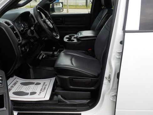 Used 2022 RAM 2500 Tradesman w/ Chrome Appearance Group AWD/4WD image 12