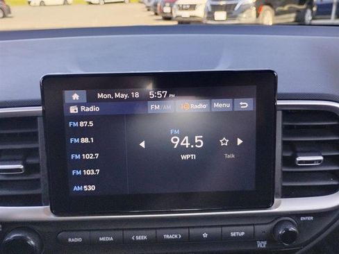 Used 2025 Hyundai Venue SEL FWD image 19