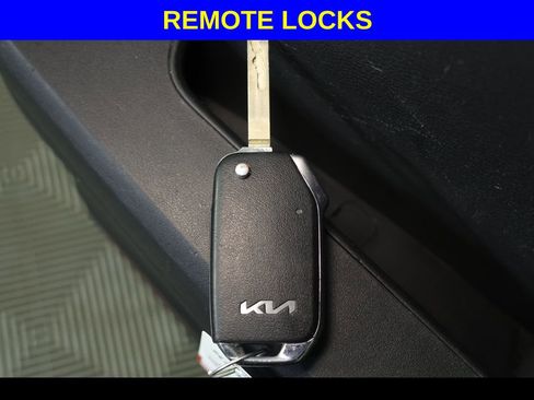 Used 2024 Kia Sportage LX image 4