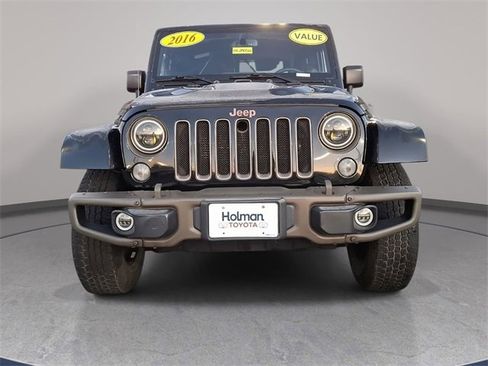Used 2016 Jeep Wrangler Sahara image 3