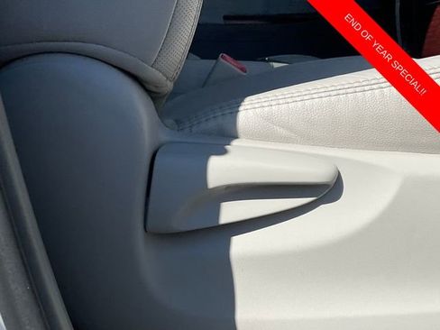 Used 2011 Toyota Sienna XLE image 16