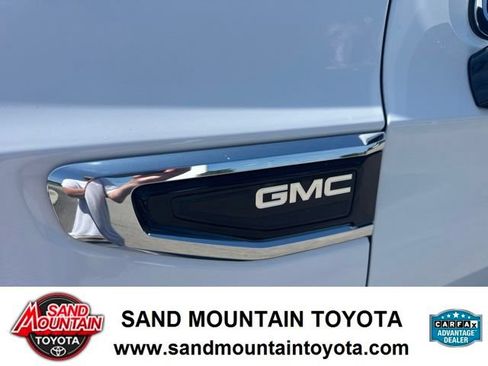 Used 2023 GMC Yukon SLT RWD image 9