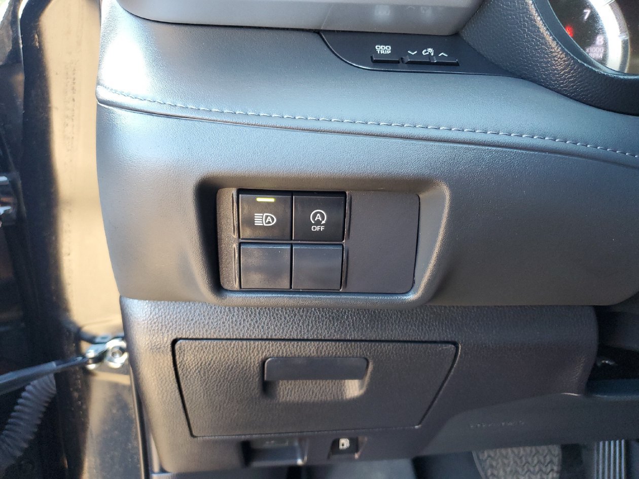 Used 2023 Toyota Highlander L FWD image 28