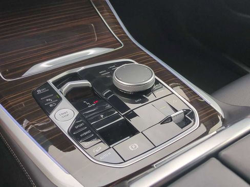Used 2025 BMW X5 xDrive50e image 18