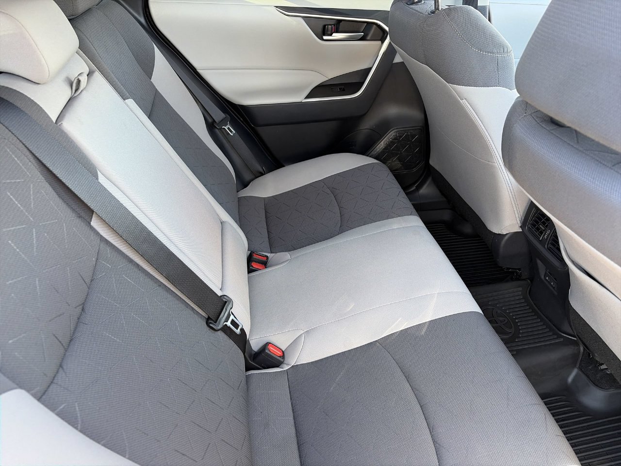Used 2025 Toyota RAV4 XLE w/ Convenience Package FWD image 12
