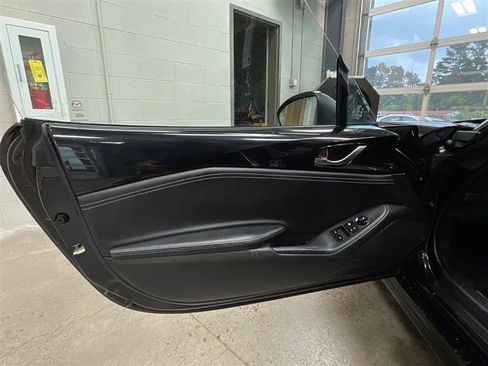 Used 2022 MAZDA MX-5 Miata RF Grand Touring RWD image 10