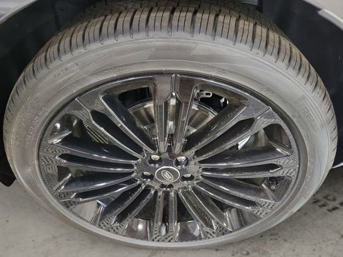 New 2026 Land Rover Range Rover Velar Dynamic SE image 10