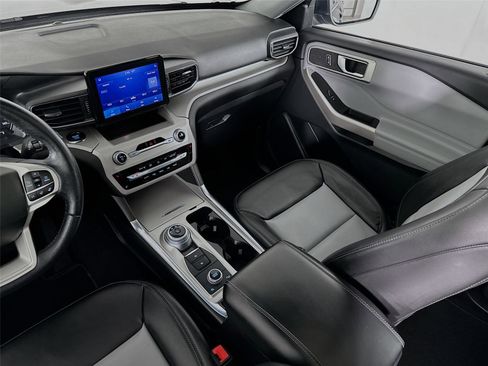 Used 2022 Ford Explorer XLT w/ Equipment Group 202A image 30