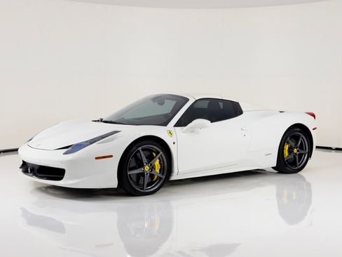 Used 2015 Ferrari 458 Spider image 9