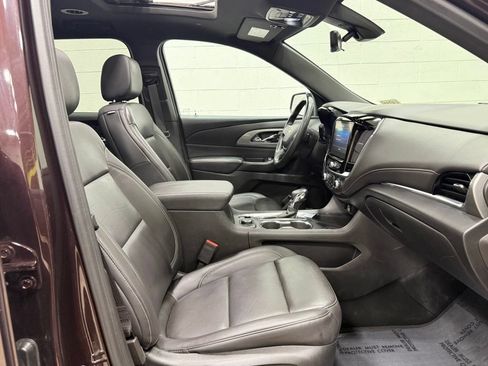 Used 2023 Chevrolet Traverse LT w/ LT Premium Package AWD/4WD image 33