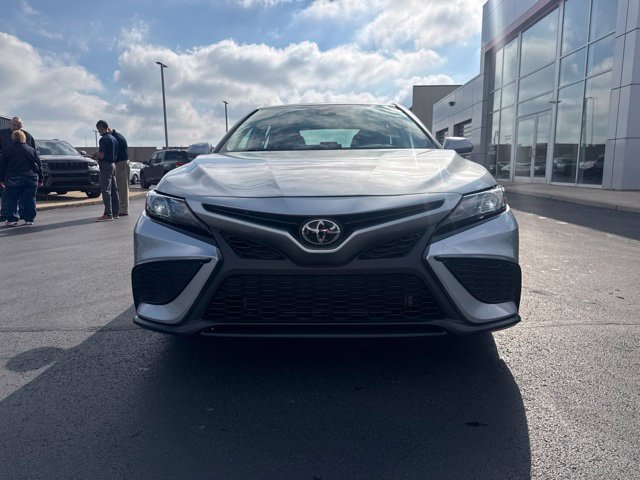 Used 2024 Toyota Camry SE w/ Cold Weather Package FWD image 2