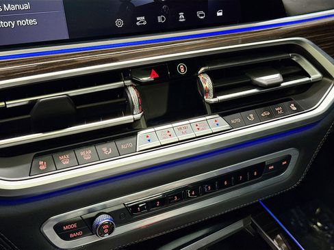 Used 2020 BMW X7 M50i w/ Dynamic Handling Package image 19