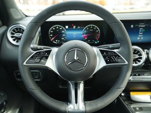 Used 2026 Mercedes-Benz GLB 250 4MATIC image 24