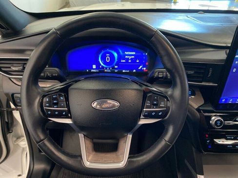 Used 2023 Ford Explorer Platinum w/ Technology Package image 21