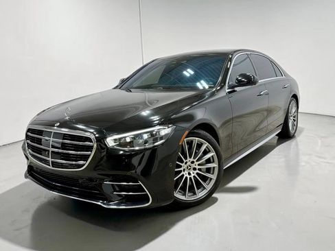 Used 2023 Mercedes-Benz S 580 4MATIC Sedan image 2