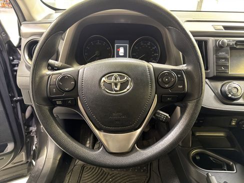 Used 2017 Toyota RAV4 LE FWD image 15
