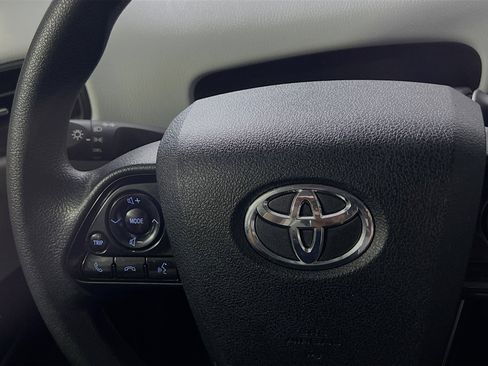 Used 2022 Toyota Prius LE image 19